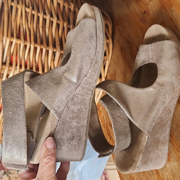 Coconuts by Matisse Coryn Wedge Sandals size 9 Metallic Golden - Picture 6 of 13